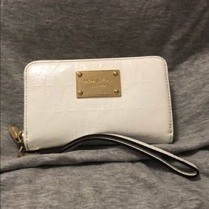 White Michael Kors Wallet/Wristlet